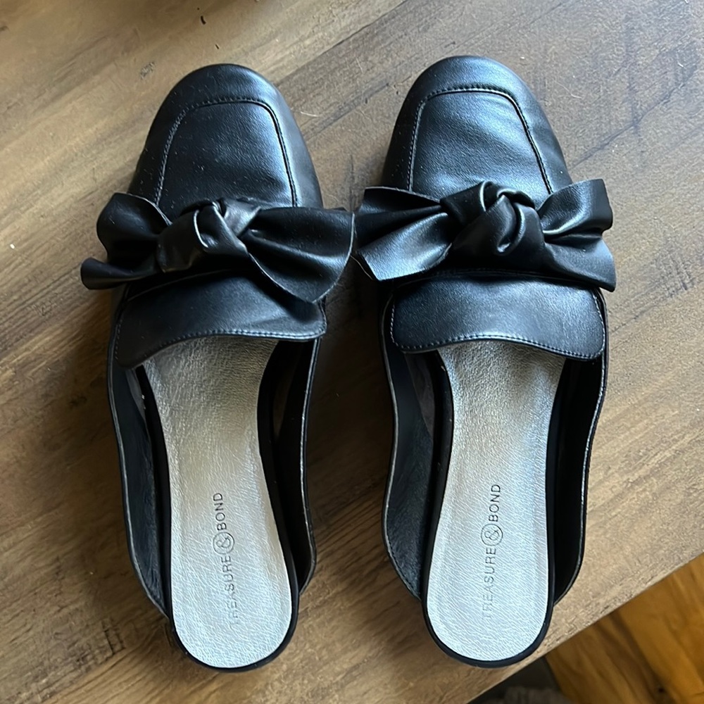 Black bow tie shoes